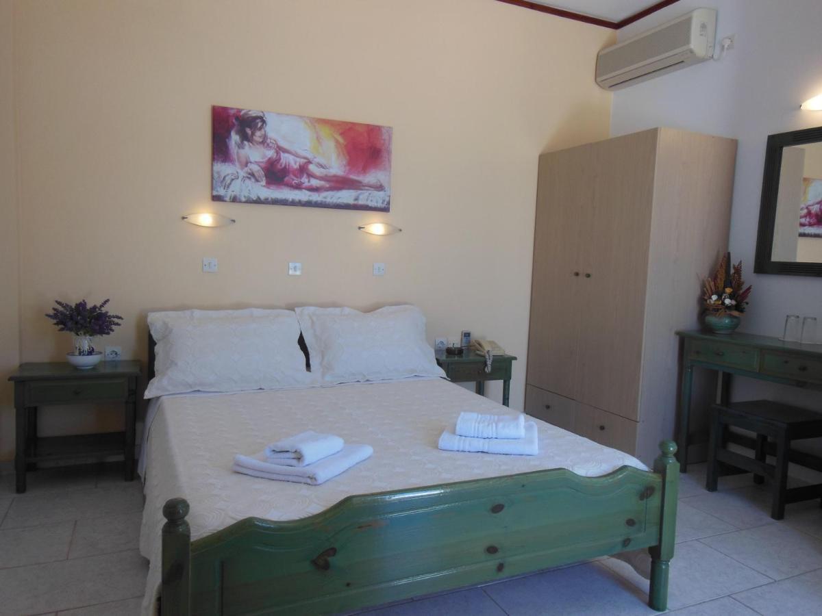 Poseidon Hotel Chora  Room photo
